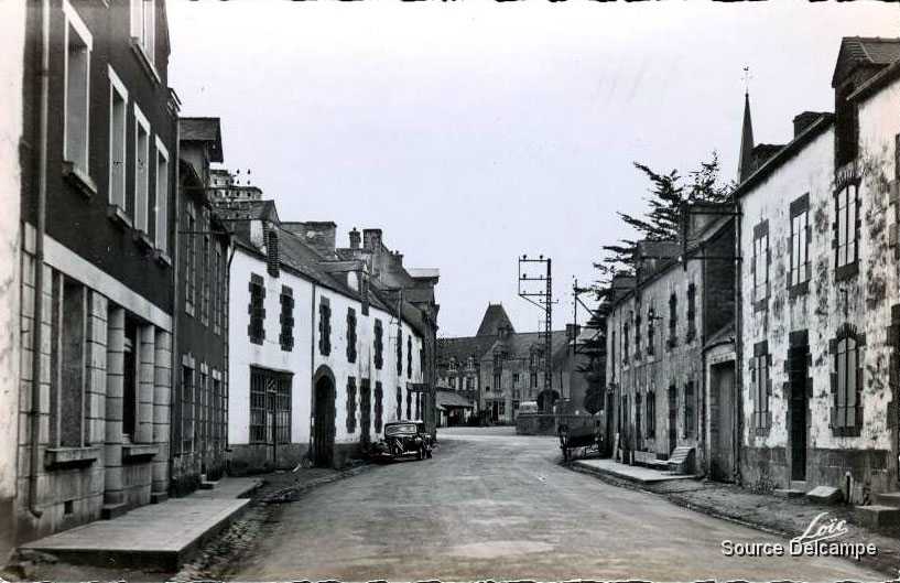 56 Peillac Le Centre du Bourg.jpg
